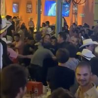 Exhiben a exgobernador de Querétaro en un pleito de bar (Video)