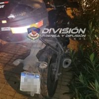 Robaron una moto, pero la policía los detuvo a los pocos minutos