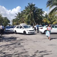 Quitarán 15 concesiones a taxistas que bloquearon Cancún en protesta por Uber
