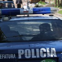 ¡Graves disturbios en Berazategui! Incumplieron la cuarentena y apedrearon un patrullero