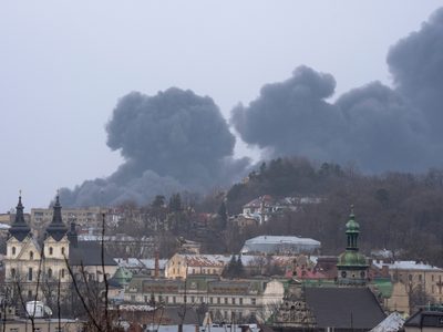 Rusia bombardea Leópolis, cerca de la frontera con Polonia