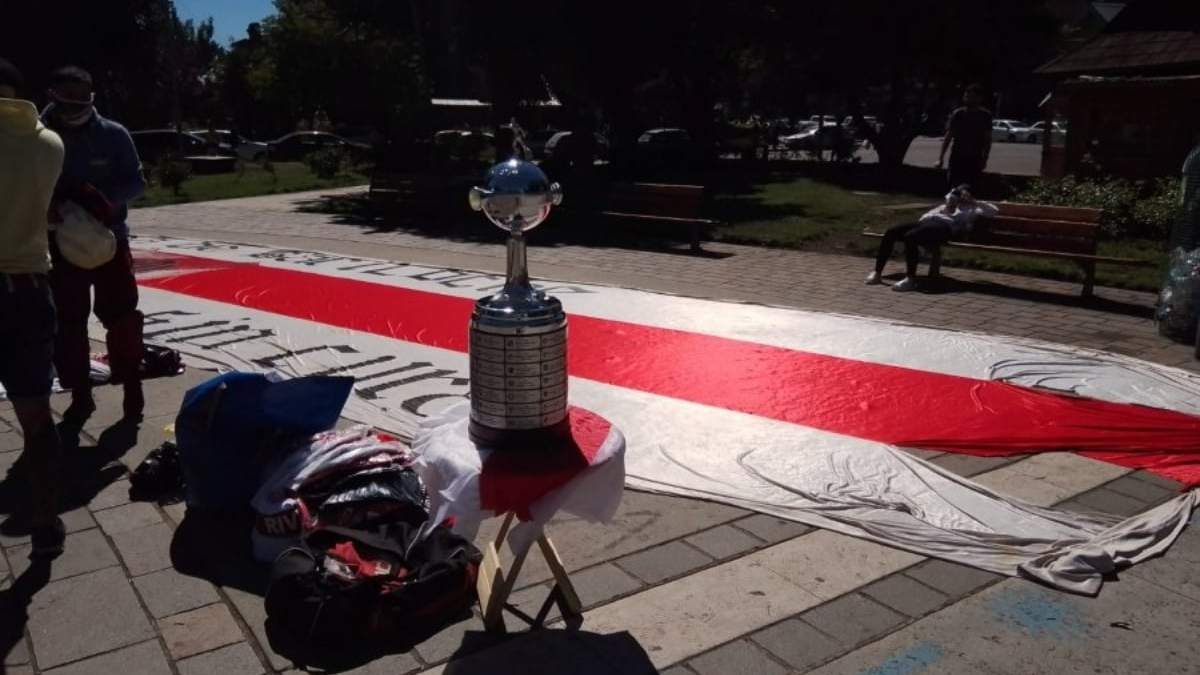 Hinchas de River en San Martín de los Andes. Fuente: (Twitter)