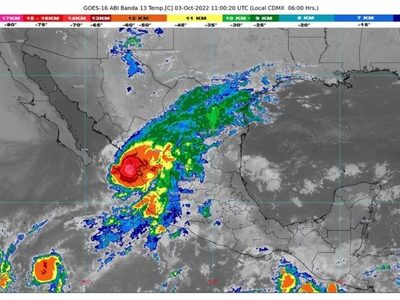 El huracán "Orlene" se acerca al puerto de Mazatlán