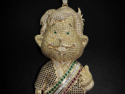 Joyería ofrece dije de oro con la figura de AMLO; este sería su precio