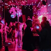 Desbaratan una fiesta clandestina en Neuquén: la Municipalidad desalojó a más de 200 personas