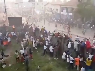 Estampida humana durante un partido de futbol en Guinea deja decenas de muertos (Videos)