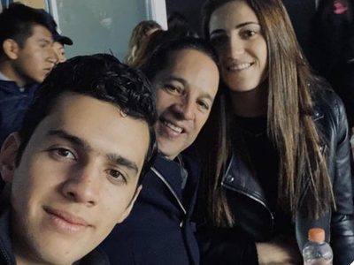 Declina gobernador de Querétaro atender a usuarios del transporte; presume sus fotos en el futbol