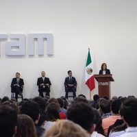 "No se dejen etiquetar, ni que denigren a su institución", pide Margarita Zavala a alumnos del ITAM