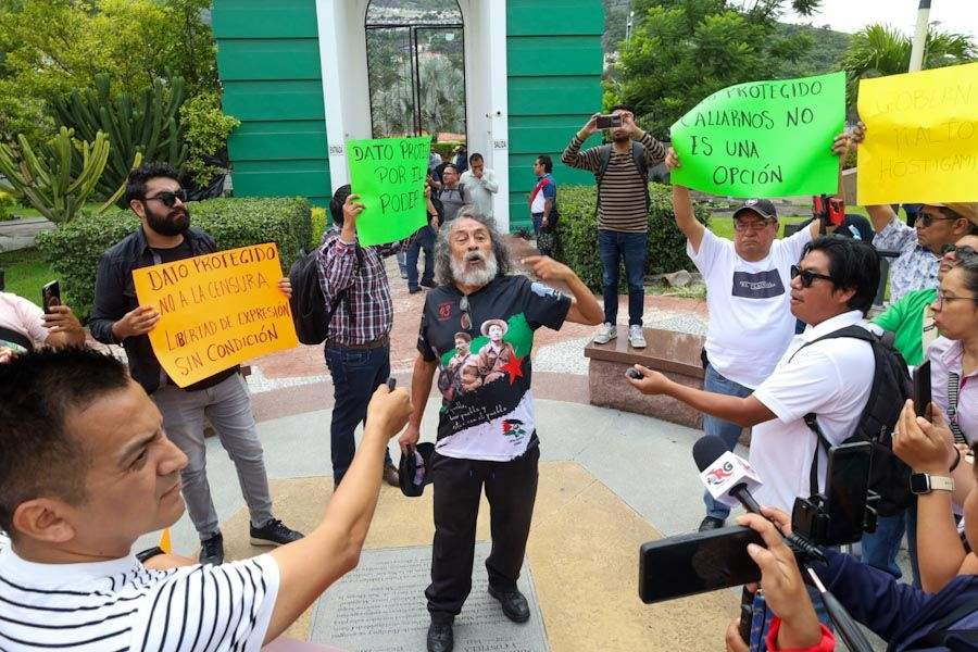 Reporteros protestan en Chilpancingo por hostigamientos contra la prensa en ese estado