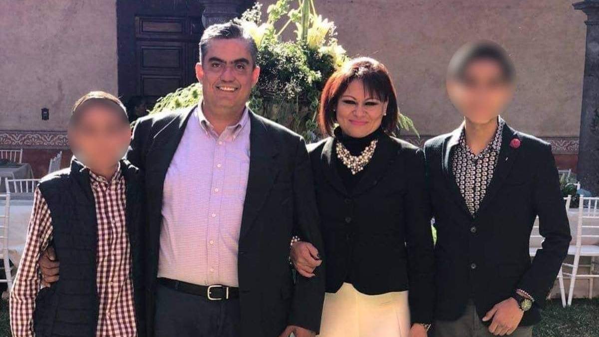 Virgilio y Fabián con sus padres
