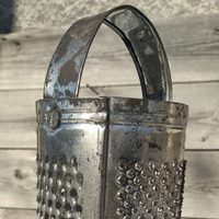 Antes de tirar tu rallador roto y oxidado, mirá este hermoso proyecto estilo Pinterest para decorar tu jardín