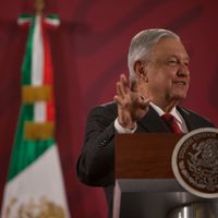 AMLO aplaude a Corral por negar 'una gestión” a su hermano; 'que no se relaje la disciplina”
