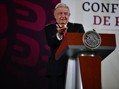 AMLO acumula 25 exhortos del INE para que no emita declaraciones sobre la elección