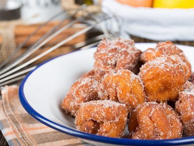 La receta de la abuela para hacer los mejores buñuelos de manzana y disfrutarlos con unos buenos mates