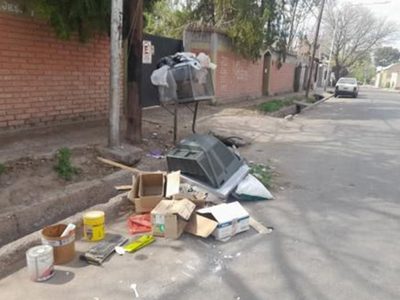 Alerta sanitaria en Las Heras: la calle Bombal se transformó en un "nido de ratas"