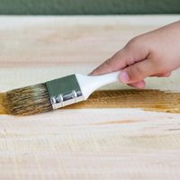 No tires el aceite usado y hacé barniz casero para madera, súper duradero, resistente y muy económico