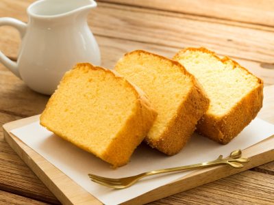 En licuadora y con solo 2 huevos: prepará este delicioso budín de mandarina para tus tardes materas
