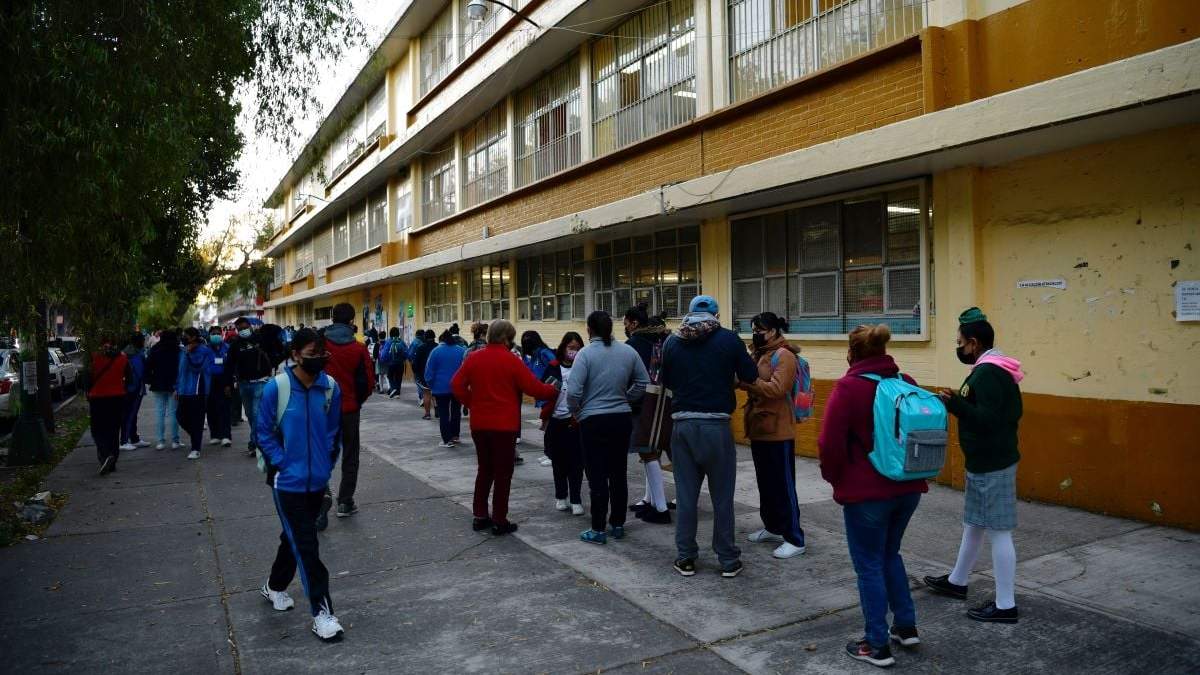 SEP publica el calendario para Educación Básica y Normal: ajustes en fechas clave, consejos técnicos y periodo vacacional 2025-2026.