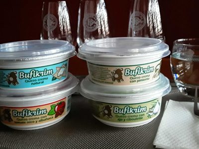 No tires las tapas plásticas de los envases de queso crema y dulce de leche: creá estos señaladores reciclados y re útiles