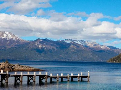 Por un caño tapado, líquidos sin tratar contaminan el lago Nahuel Huapi