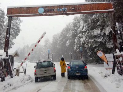 Turistas santafesinos denunciaron un robo millonario en el estacionamiento de Cerro Bayo