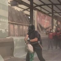 "Anarcoviolentas" causan destrozos en protesta por represión en Cancún