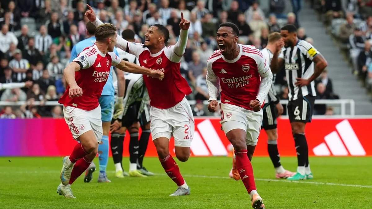El Arsenal remonta y vence 2-1 al Newcastle y se acerca al líder de la Premier League, el Liverpool