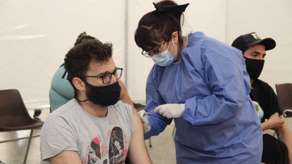 El Ministerio de Salud de Neuquén informó que se aplicaron más de 785.784 vacunas. Fuente: (Twitter)