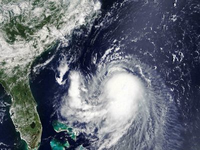La tormenta tropical Henri se convirtió en huracán y amenaza a Estados Unidos