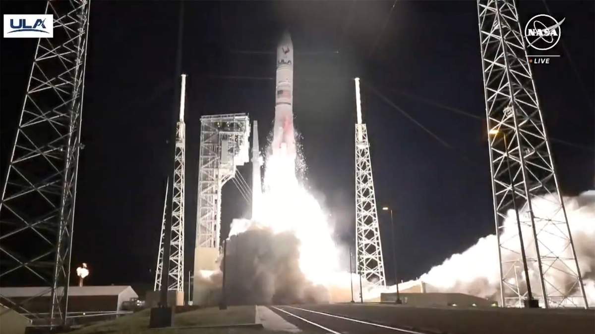 El cohete Vulcan de United Launch Alliance, con la sonda lunar de Astrobotic Technology, despegó el 8 de enero de 2024 en Cabo Cañaveral, Florida