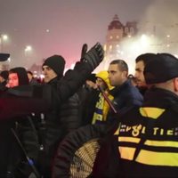 Policía de Ámsterdam: 5 hospitalizados y 62 detenidos tras ataques a hinchas de futbol israelíes (Vi