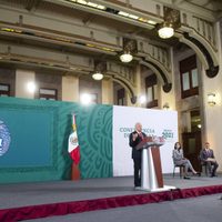 López Obrador: "yo no practico la politiquería de la línea"