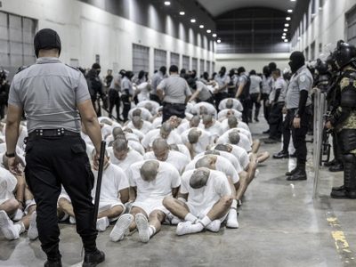 Demanda pide que funcionarios de EU declaren sobre deportaciones