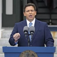 Legisladores de Florida sesionan sobre Disney y migrantes