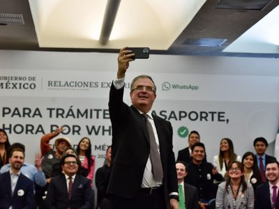 Ya se podrá programar citas en los consulados de México en EU vía Whatsapp: Marcelo Ebrard