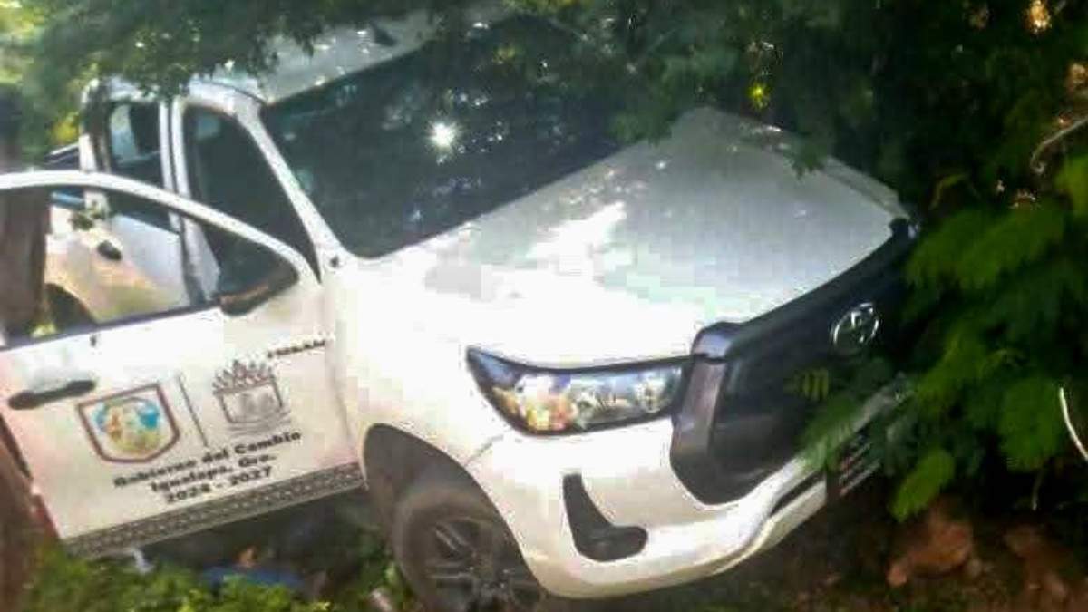 La camioneta en la que viajaban los escoltas del alcalde