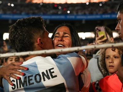 Quién es y a qué se dedica Carolina Baldini, la madre de Giuliano Simeone