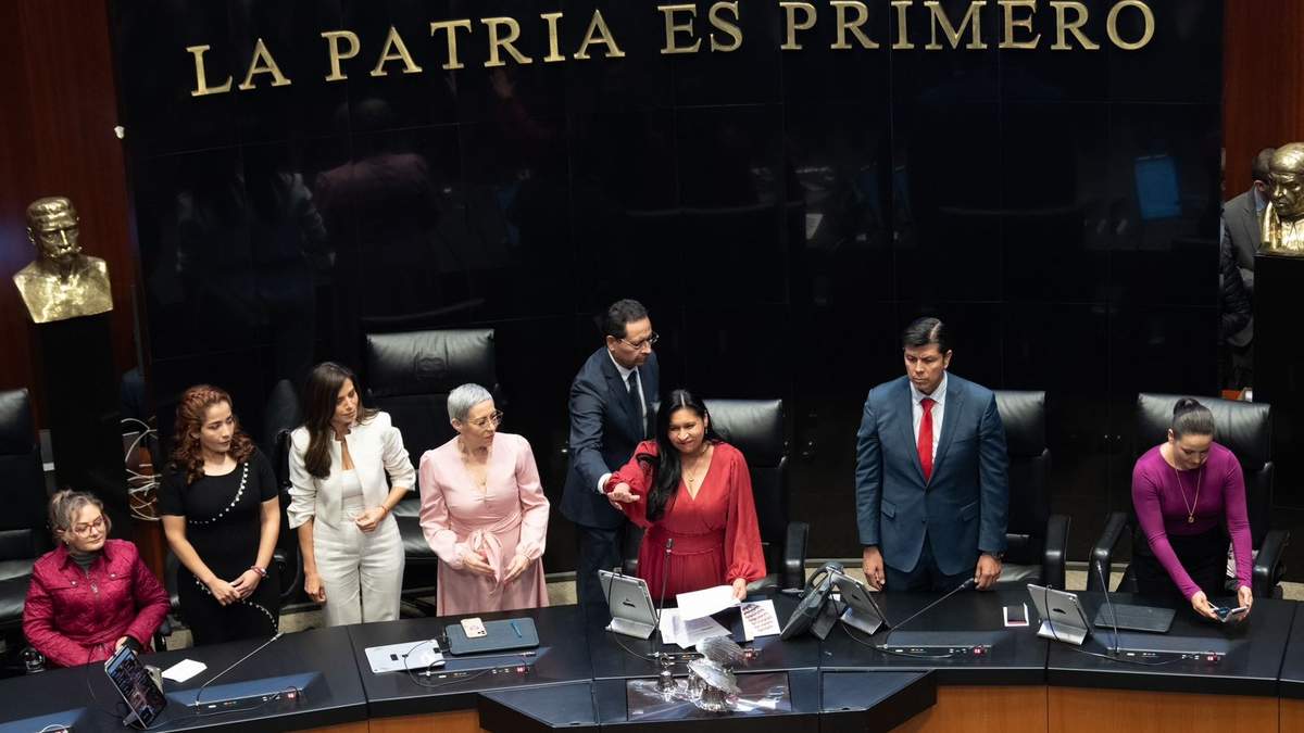 Toma de protesta de la nueva Mesa Directiva