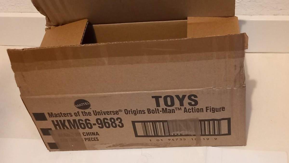 Caja de cartón. Fuente: (Instagram)