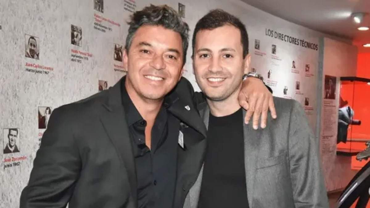 Stéfano Di Carlo con Gallardo. Es el principal candidato a remplazar a Brito.