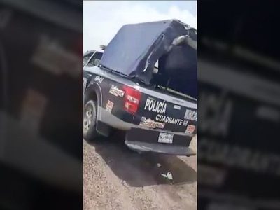 Policías de Ecatepec son cesados, tras ser grabados teniendo sexo en una patrulla