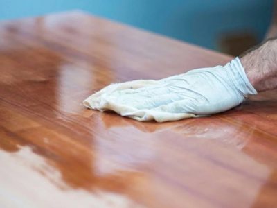 El truco casero para eliminar las manchas de tus muebles sin gastar en productos costosos
