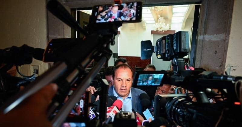 El gobernador Cuauhtémoc Blanco, en la conferencia de prensa