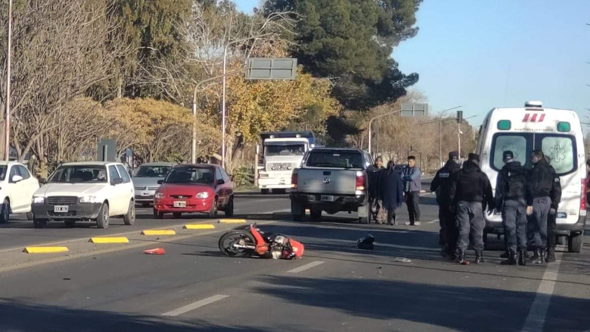 El siniestro vial ocurrió en avenida Mosconi y Solalique. Fuente (Marcelo Castro)