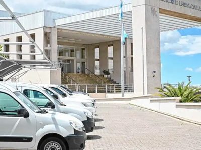 La legislatura de Neuquén sacó a remate ocho camionetas que formaban parte de su flota