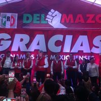 Del Mazo proclama su 'triunfo” con mariachis, comilona… y un auditorio semivacío (Video)