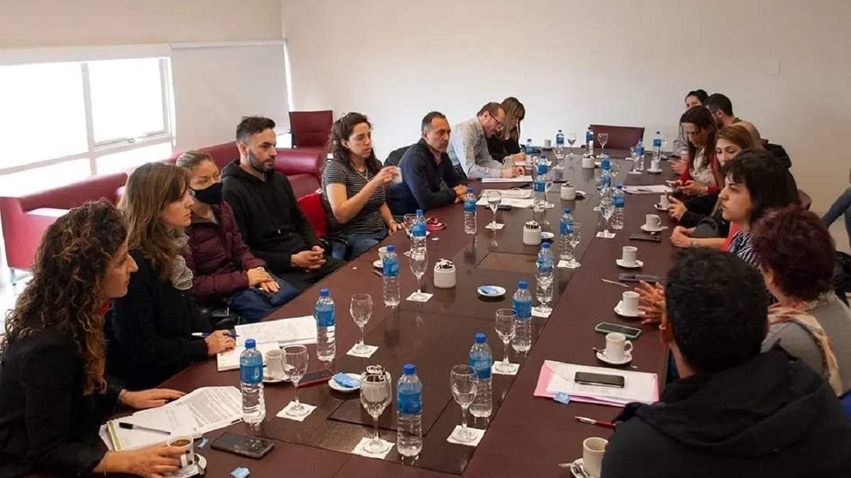Legisladores recibieron a los estafados de la Cooperativa 14 de Octubre. Fuente: Prensa: Lorena Parrilli