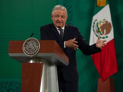 AMLO proponer hacer una cooperativa para capitalizar Aeromar