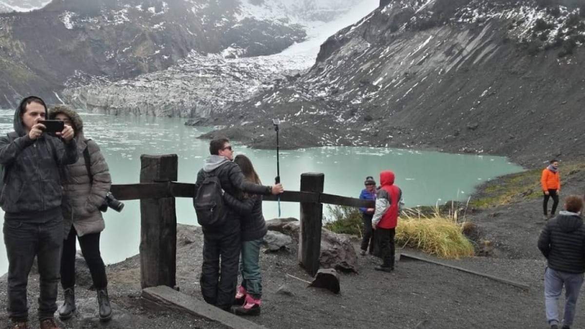 Turistas en el cerro Tronador. Fuente: (Instagram)