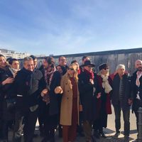 Ante los restos del muro de Berlín, Diego Luna y la Berlinale critican la muralla de Trump (Video)